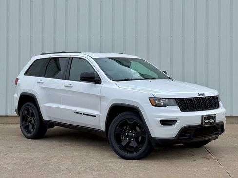 Used 2020 Jeep Grand Cherokee Laredo AWD/4WD image 8