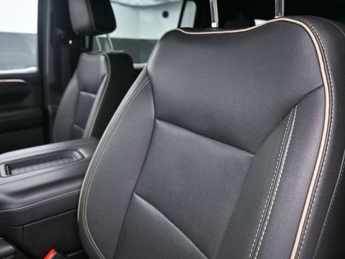 Used 2023 Chevrolet Suburban Premier image 22