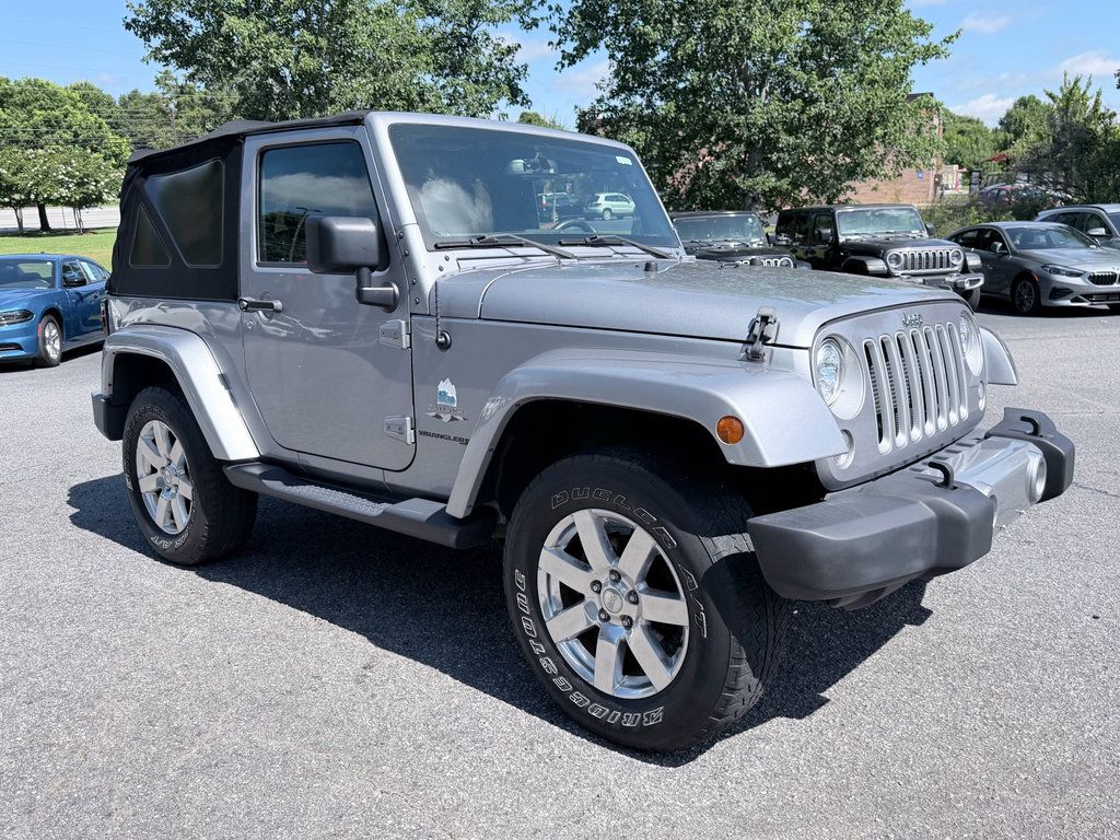 Used 2018 Jeep Wrangler Sahara w/ Dual Top Group AWD/4WD image 2