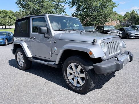 Used 2018 Jeep Wrangler Sahara w/ Dual Top Group AWD/4WD image 2