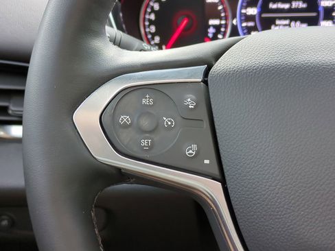 Used 2023 Chevrolet Traverse Premier image 25