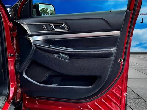 Used 2018 Ford Explorer XLT w/ Equipment Group 202A image 22