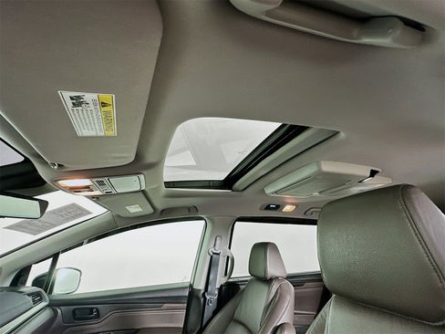 Used 2018 Honda Odyssey Touring image 22