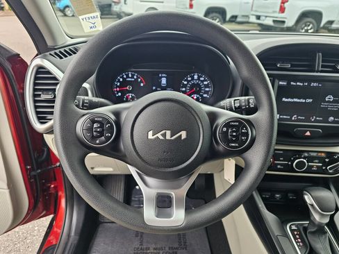 Used 2022 Kia Soul LX w/ Technology Package FWD image 11