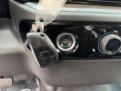 Used 2022 Chevrolet Silverado 1500 LT image 29