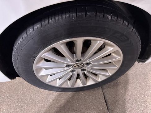 Used 2017 Volkswagen Passat 1.8T SE w/ SE Lighting Package image 6