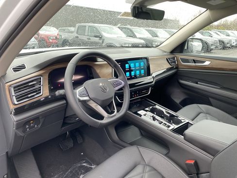 New 2026 Volkswagen Atlas SE image 9