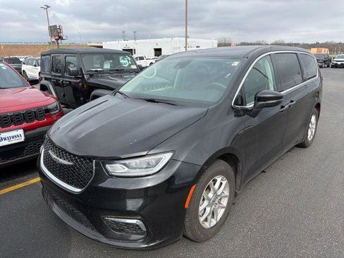 Certified 2023 Chrysler Pacifica Touring-L FWD image 1