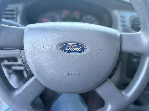 Used 2005 Ford Taurus SE FWD image 16