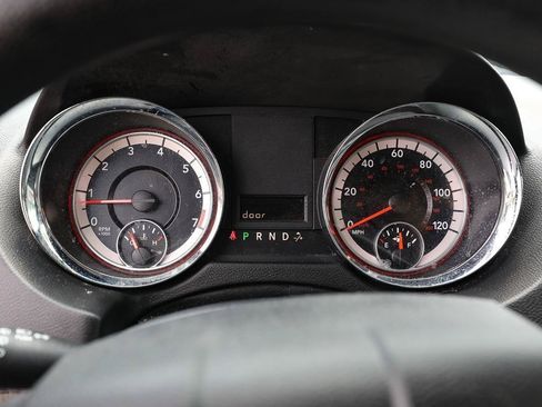 Used 2016 Dodge Grand Caravan SXT FWD image 15