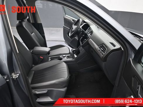 Used 2024 Volkswagen Tiguan SE AWD/4WD image 35