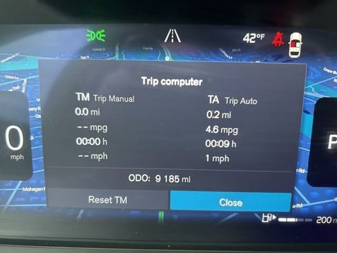 Certified 2025 Volvo XC40 B5 Plus image 21