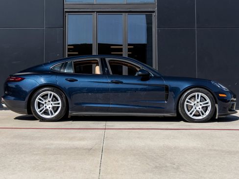 Certified 2018 Porsche Panamera image 12