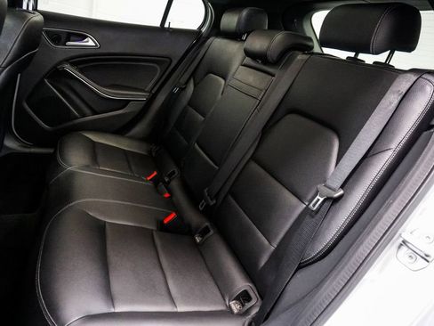 Used 2019 Mercedes-Benz GLA 250 image 9