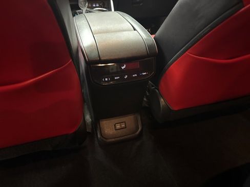 Used 2023 Toyota Highlander XSE image 9