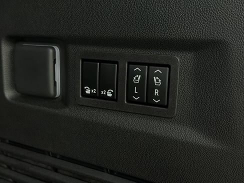 Used 2026 GMC Yukon Denali w/ Sun & Power Step Package AWD/4WD image 15