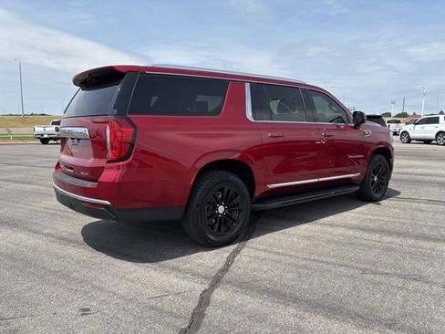 Used 2022 GMC Yukon XL SLT w/ SLT Luxury Package AWD/4WD image 5