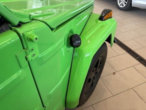 Used 2023 Volkswagen Tiguan SE w/ Panoramic Sunroof Package FWD image 8