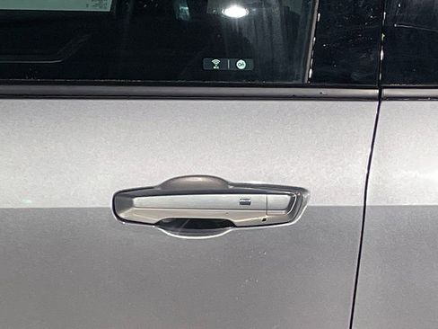 Used 2025 GMC Acadia Elevation image 17