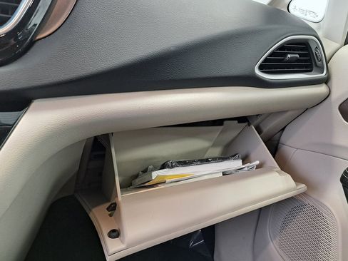 Used 2023 Chrysler Voyager LX image 20