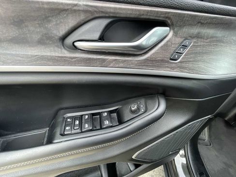 Used 2023 Jeep Grand Cherokee L Limited w/ Luxury Tech Group II image 22