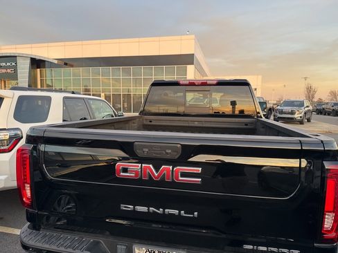 Used 2022 GMC Sierra 2500 Denali w/ Denali Ultimate Package image 8