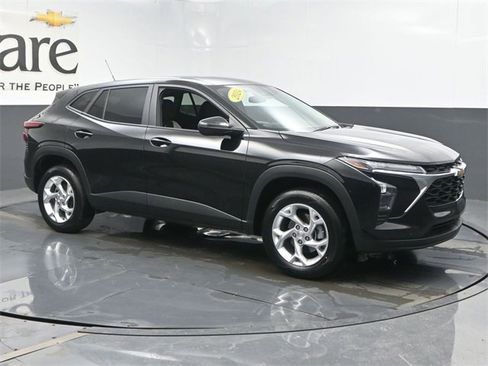 Used 2024 Chevrolet Trax LS w/ LS Convenience Package image 6