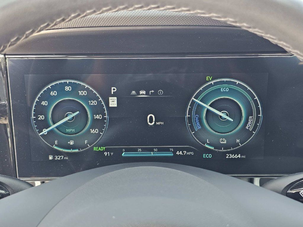 Used 2025 Hyundai Elantra Limited FWD image 23