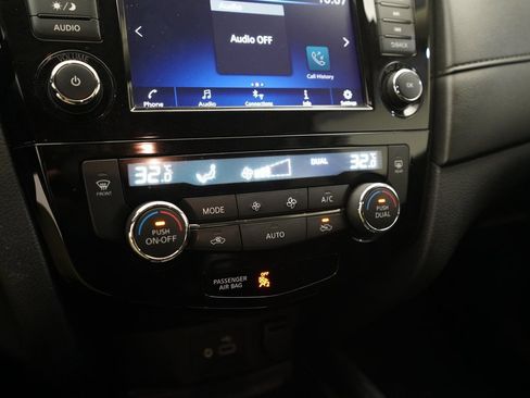 Used 2020 Nissan Rogue SV image 20