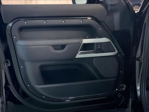 Used 2021 Land Rover Defender 110 image 21