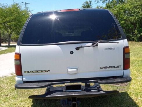 Used 2002 Chevrolet Suburban LT RWD image 9
