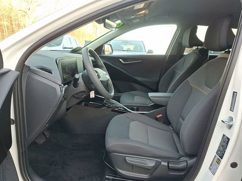 Certified 2025 Kia Niro LX image 13