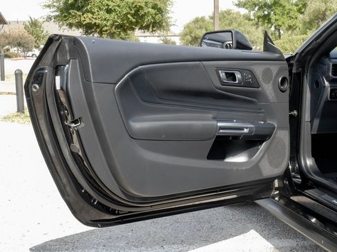 Used 2025 Ford Mustang GT Premium RWD image 38