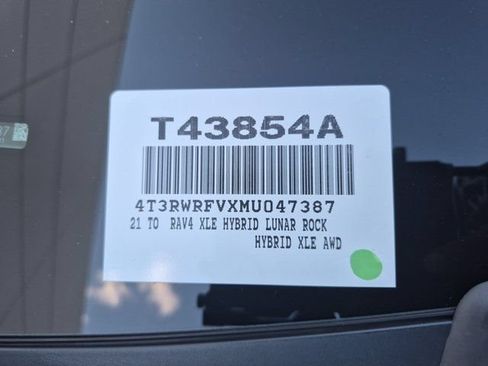 Certified 2021 Toyota RAV4 XLE w/ Convenience Package AWD/4WD image 18