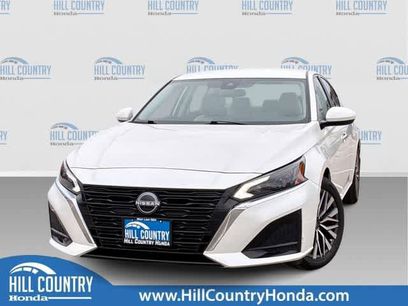 Used 2023 Nissan Altima 2.5 SV