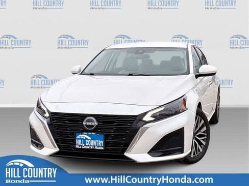 Used 2023 Nissan Altima 2.5 SV FWD image 1