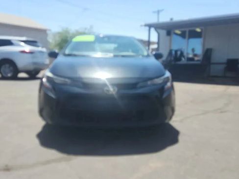 Used 2021 Toyota Corolla LE FWD image 2