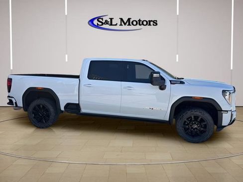 Used 2025 GMC Sierra 2500 AT4 w/ AT4 Premium Plus Package AWD/4WD image 2