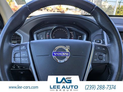 Used 2017 Volvo XC60 T5 Inscription w/ Advanced Package image 24