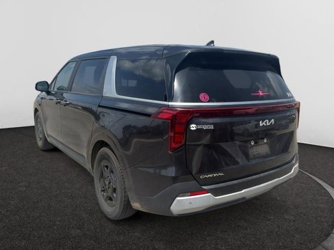 Used 2025 Kia Carnival image 7