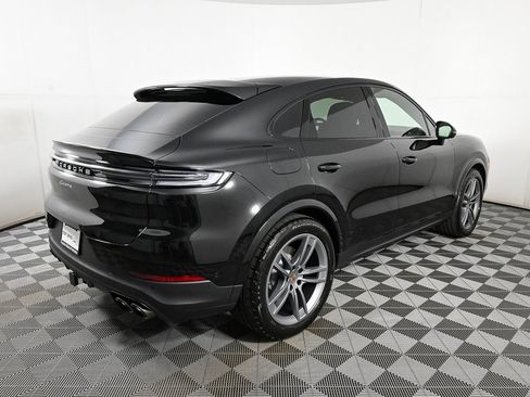 Used 2025 Porsche Cayenne Coupe image 31