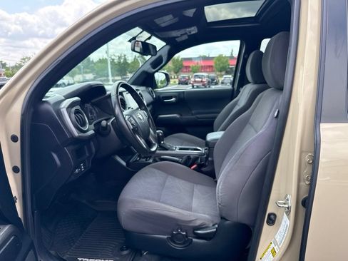 Used 2016 Toyota Tacoma TRD Sport w/ Premium & Technology Package AWD/4WD image 9
