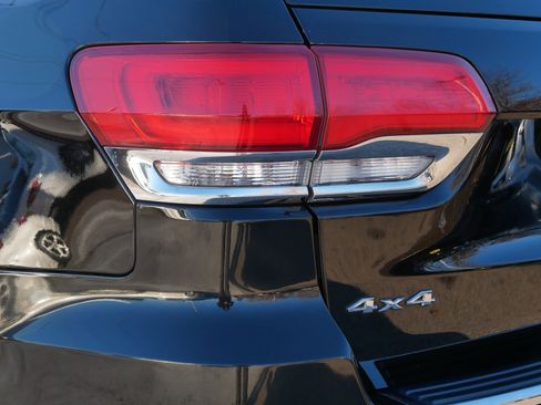 Used 2017 Jeep Grand Cherokee Limited w/ Luxury Group II image 17