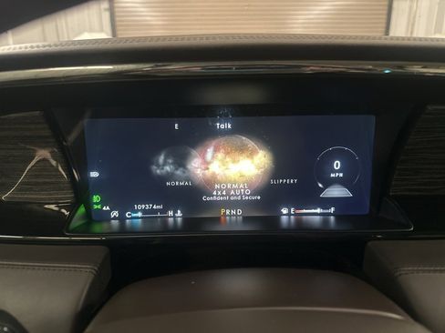 Used 2020 Lincoln Navigator Black Label w/ Cargo Convenience Package image 12