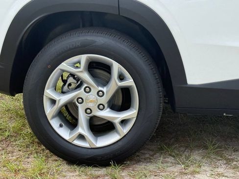 New 2026 Chevrolet Trax LS w/ LS Convenience Package FWD image 9