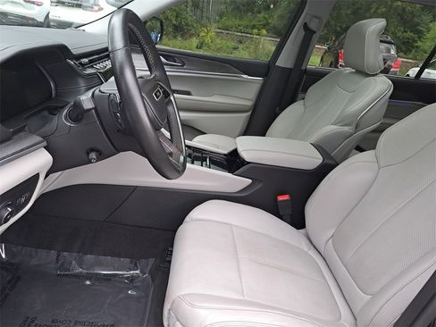 Used 2022 Jeep Grand Cherokee L Overland w/ Luxury Tech Group IV image 17