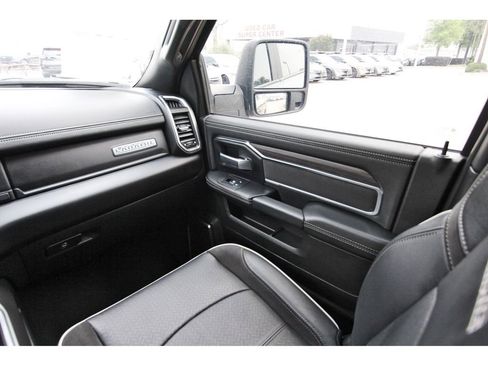 Used 2025 RAM 2500 Laramie w/ Night Edition AWD/4WD image 8