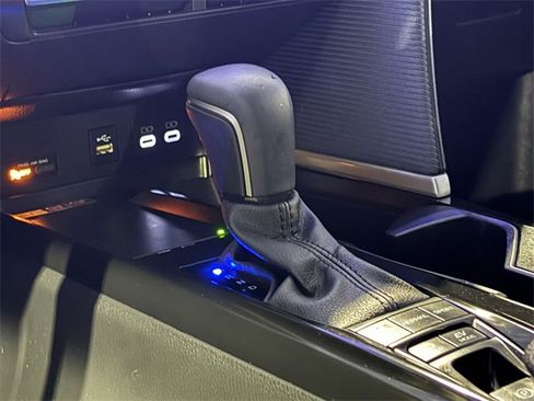 Used 2025 Toyota Camry SE image 24