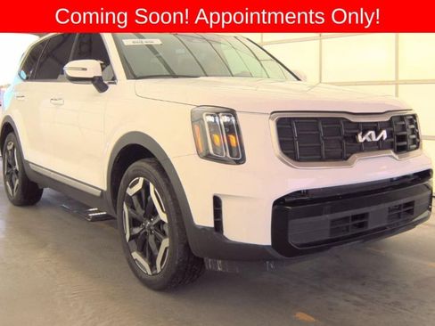 Used 2024 Kia Telluride S image 1