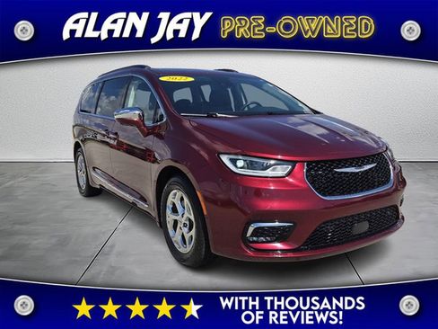 Used 2022 Chrysler Pacifica Limited image 1